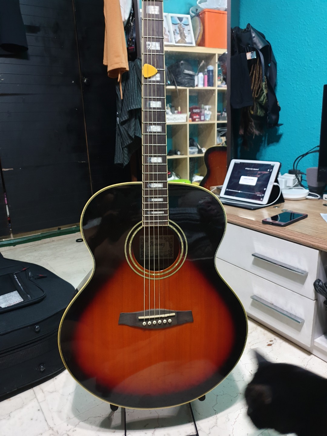 Ibanez Guitar ( made in Indonesia), Hobbies & Toys, Music & Media