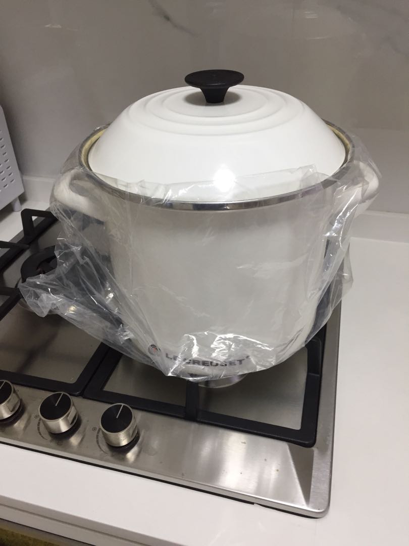 Le Creuset White Stockpot 10qt 9 5l Furniture Home Living Kitchenware Tableware Cookware Accessories On Carousell