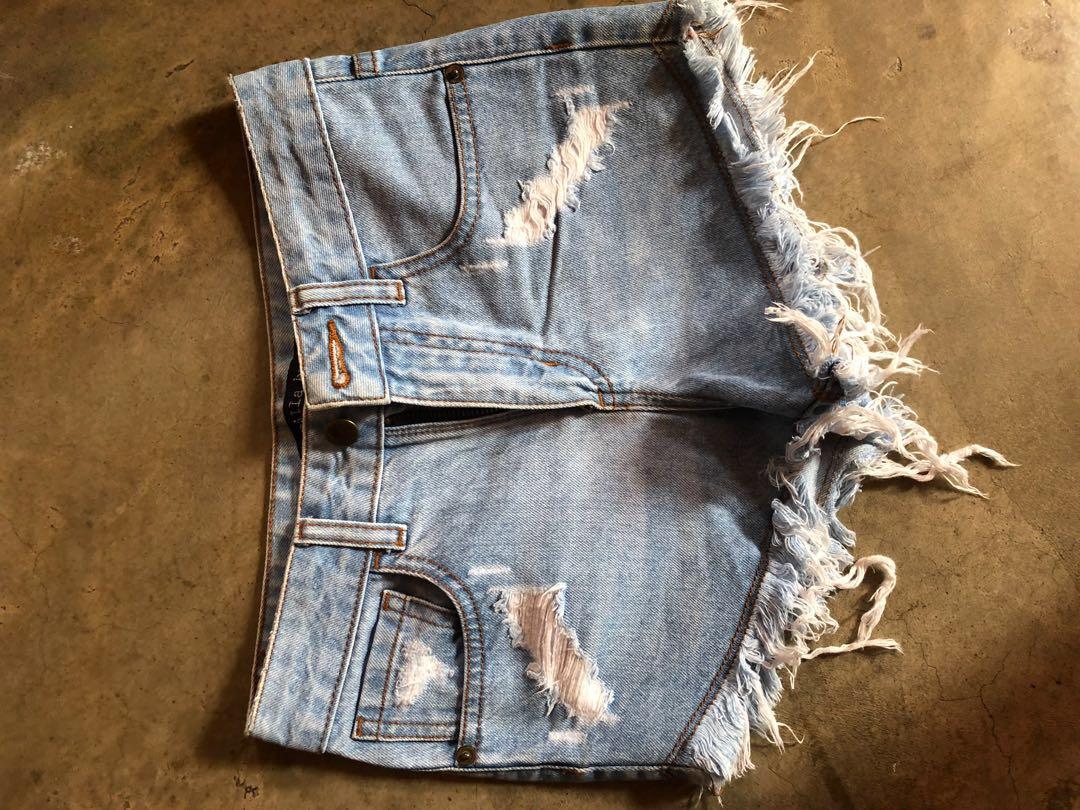 Maong Highwaist shorts (Category: Shorts) located in Manila. Submitted by gcrbear (Listing ID 216211033, Image 1). Description: .