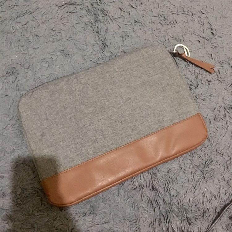 Miniso Laptop Sleeve 13inch, Elektronik, Bagian Komputer & Aksesoris di