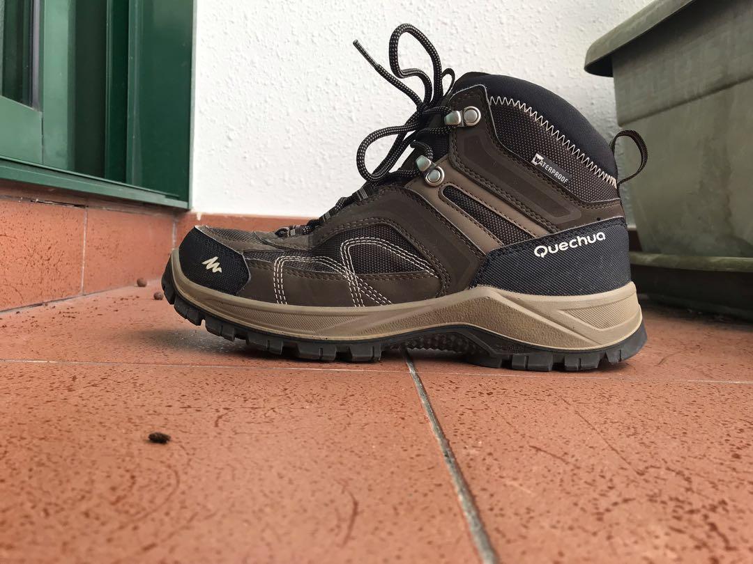 quechua walking boots