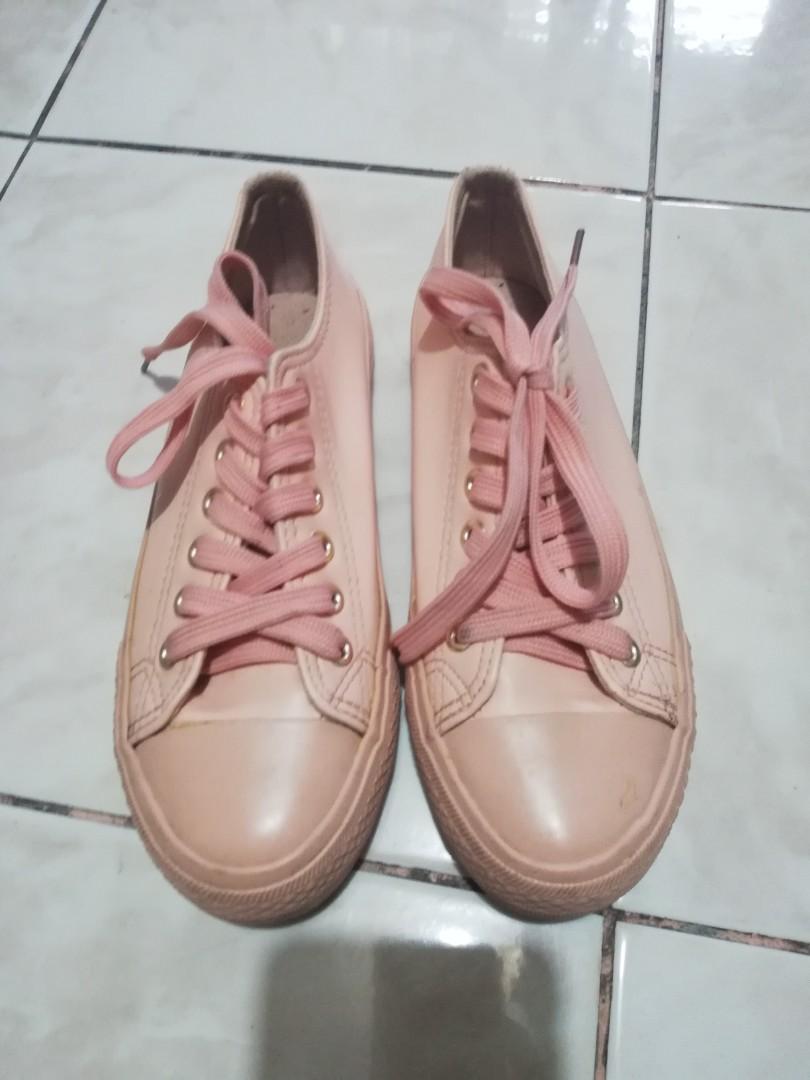 peach rubber shoes