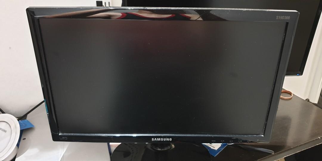 Samsung monitor S19D300, Computers & Tech, Parts & Accessories, Monitor ...