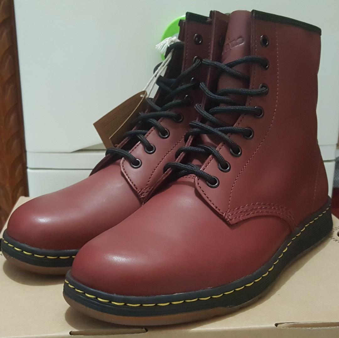 Dr martens newton 43 on sale