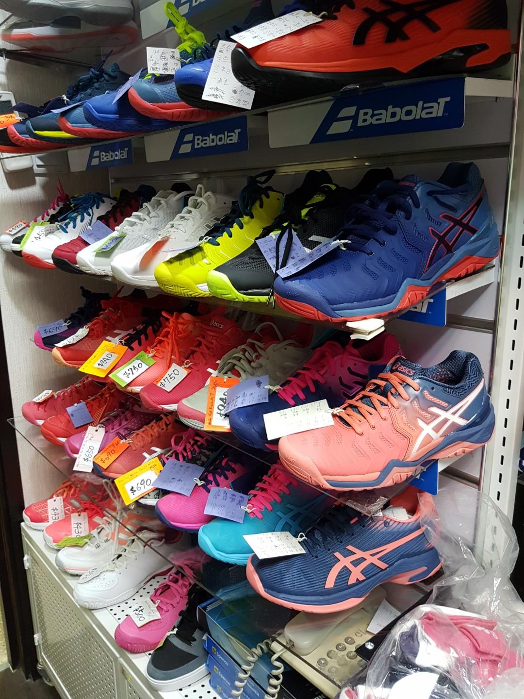 stores that sell asics shoes
