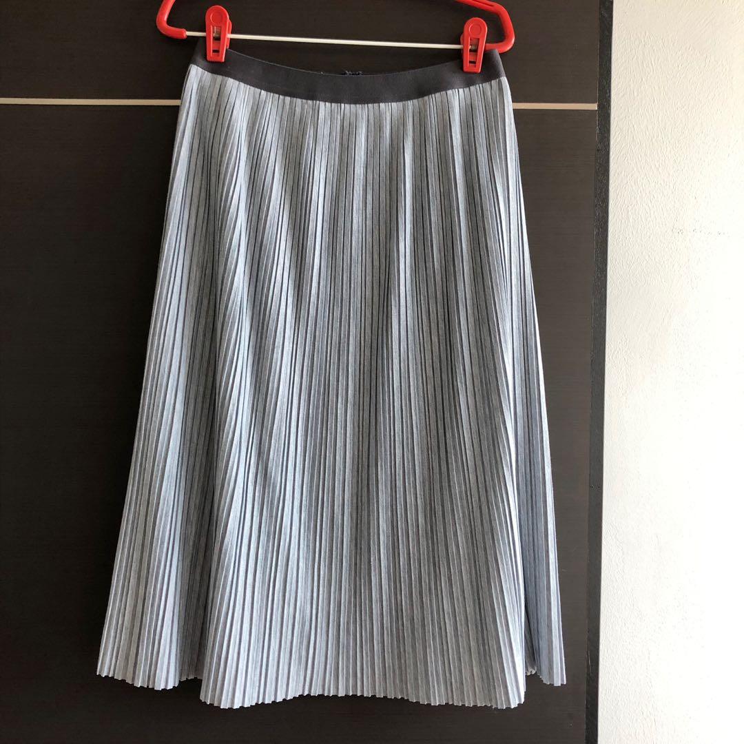 uniqlo pleated midi skirt