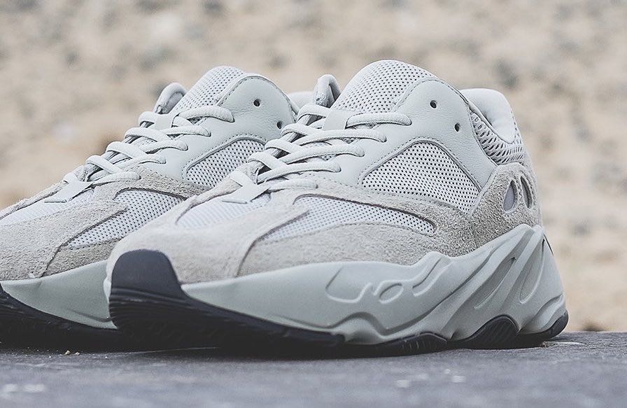 yeezy boost 700 bianche