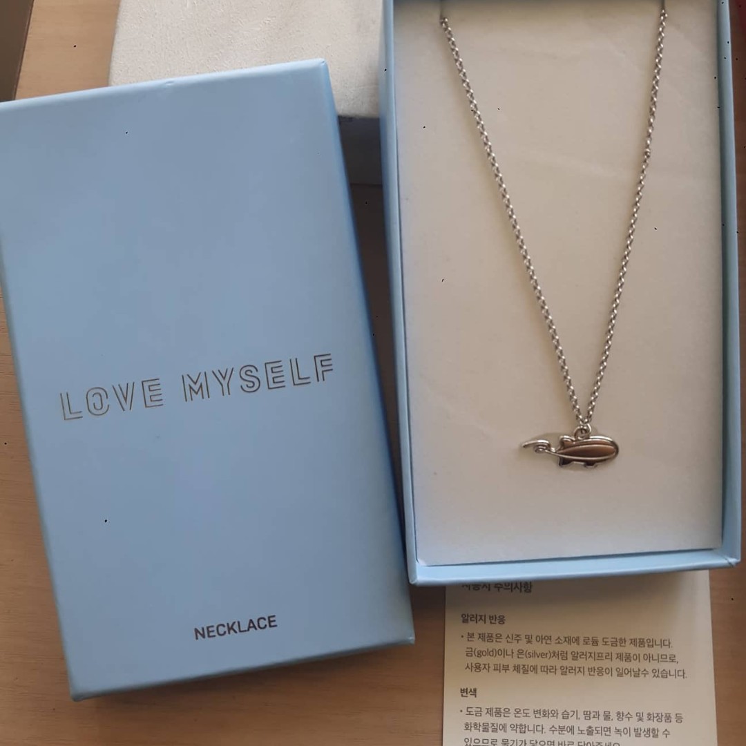 Bangtan Style⁷ (slow) on X: Weverse Post 210813 Hobi wears LOUIS VUITTON  for Unicef Silver Lockit Pendant Necklace ($730). *For each sale of this  Silver Lockit Pendant, $200 is donated to UNICEF