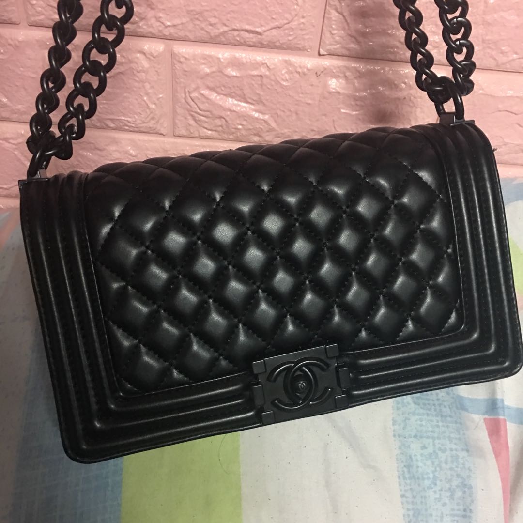 Chanel Limited Edition ALL BLACK premium le boy