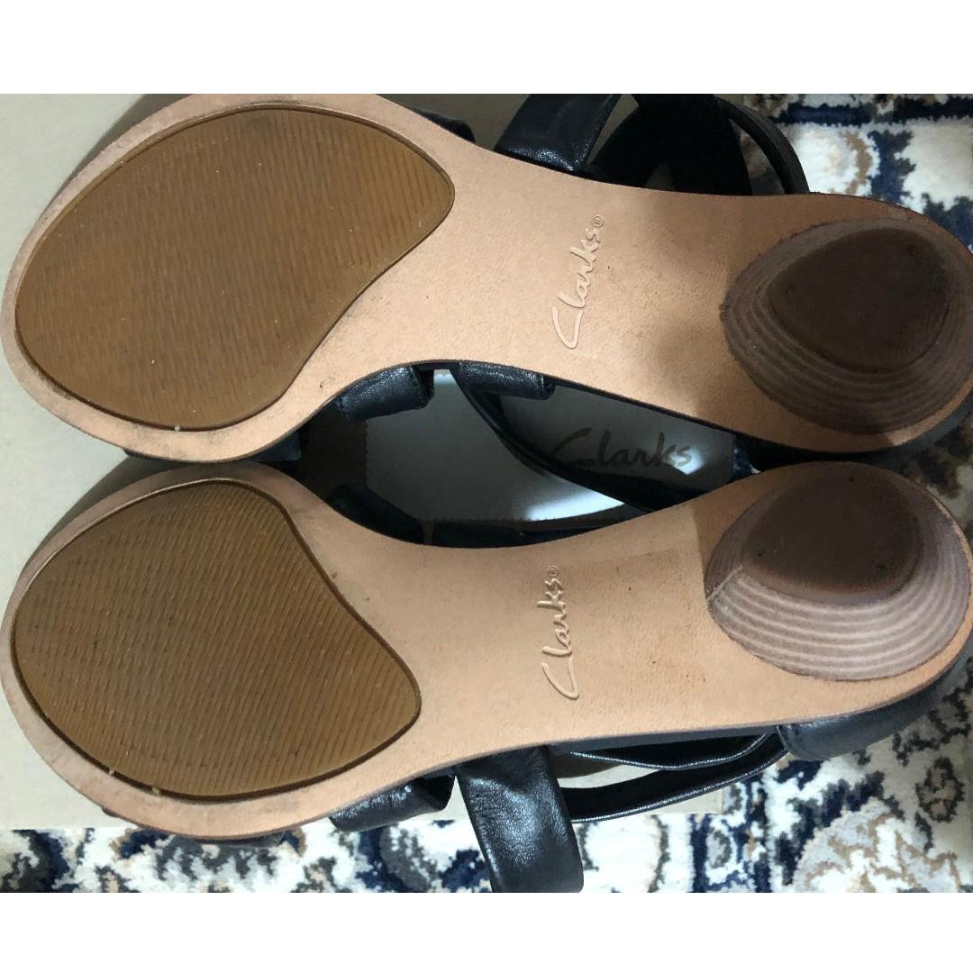 clarks low heel sandals