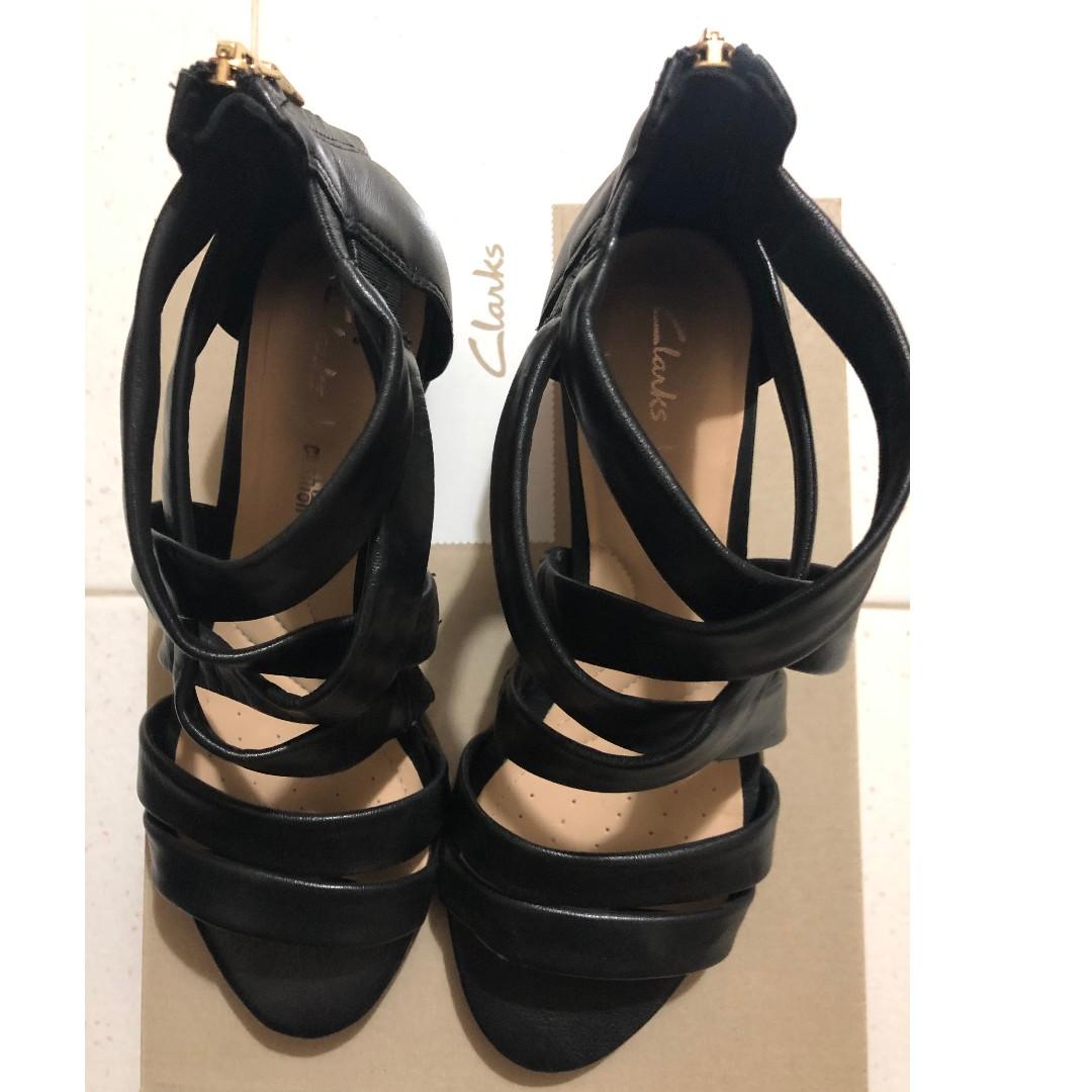 clarks low heel sandals