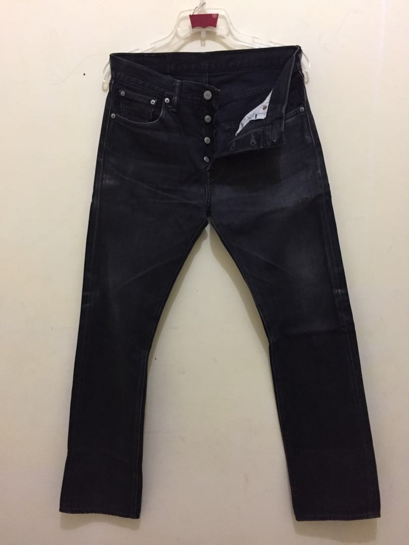 Levis jeans 501, Fesyen Pria, Pakaian , Bawahan di Carousell