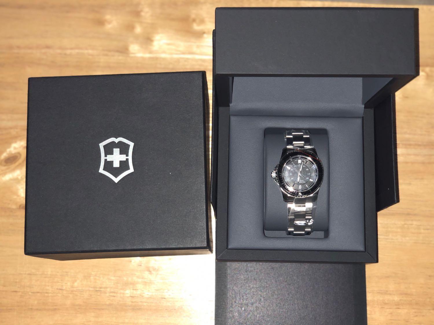 Victorinox swiss army clearance women's maverick small watch
