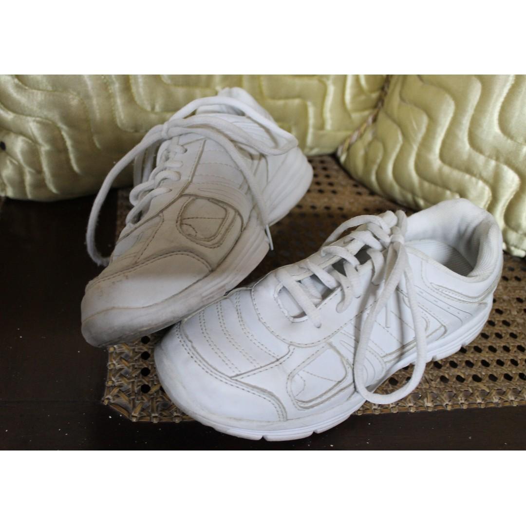 World balance rubber shoes white top