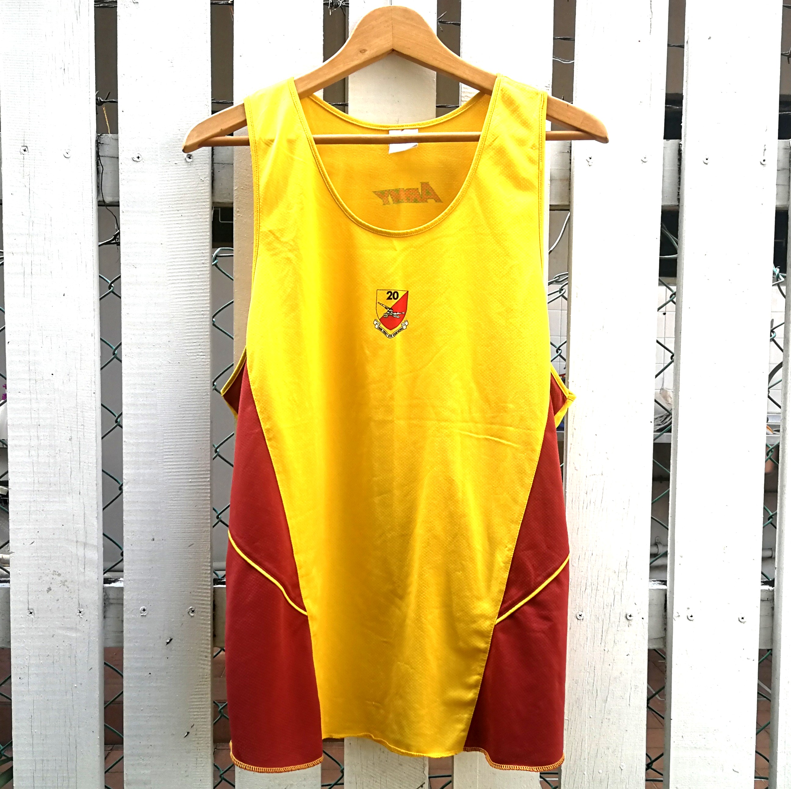yellow singlet