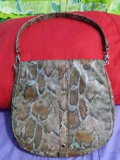 Sling bag motif ular