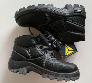 SALE BRAND NEW Delta Plus Safety Shoes