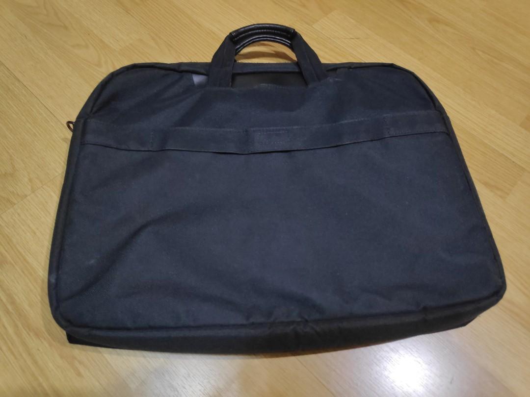 Asus Laptop Bag (Category: Laptops & Notebooks) located in Quezon City. Submitted by panda_style (Listing ID 216614336, Image 2). Description: Asus Laptop Bag Excellent condition QC #carou300.