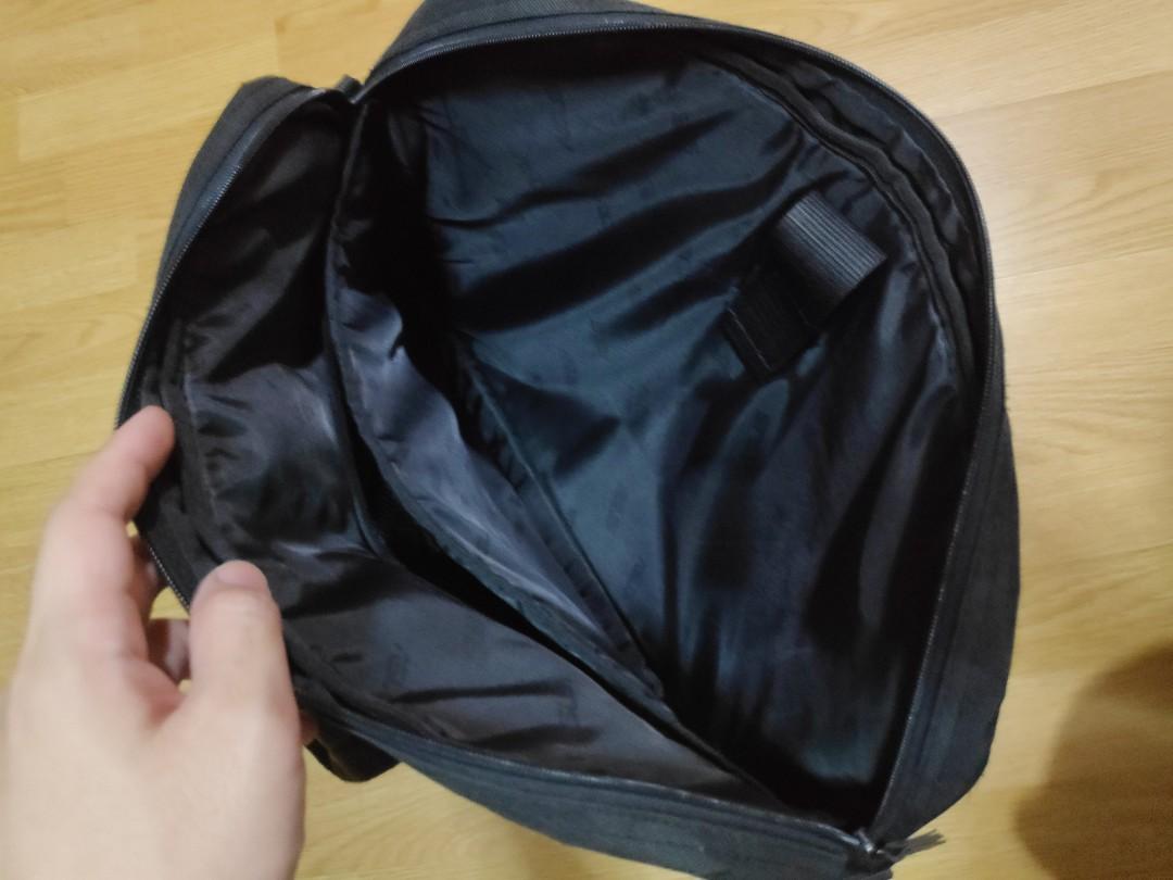 Asus Laptop Bag (Category: Laptops & Notebooks) located in Quezon City. Submitted by panda_style (Listing ID 216614336, Image 3). Description: Asus Laptop Bag Excellent condition QC #carou300.