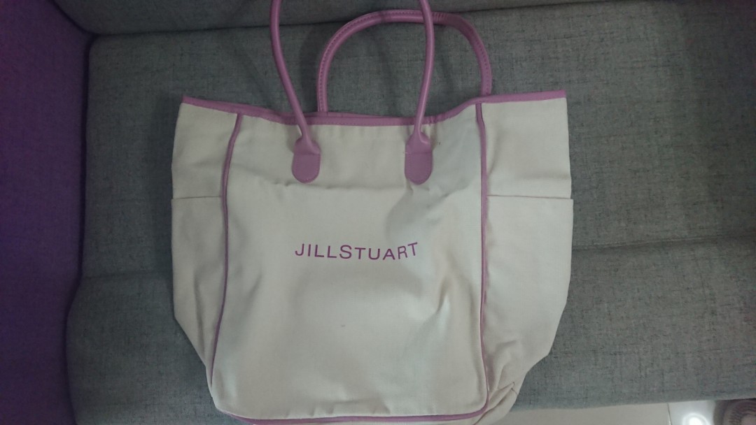 Jillstuart （分類：手拿包）位於 Hong Kong。 由 lungmanwai 提交（商品編號 216564962，圖片 3）。簡介： 雜誌送嘅袋 只拆了紙盒全新沒有用過 詳細睇info 只面交。