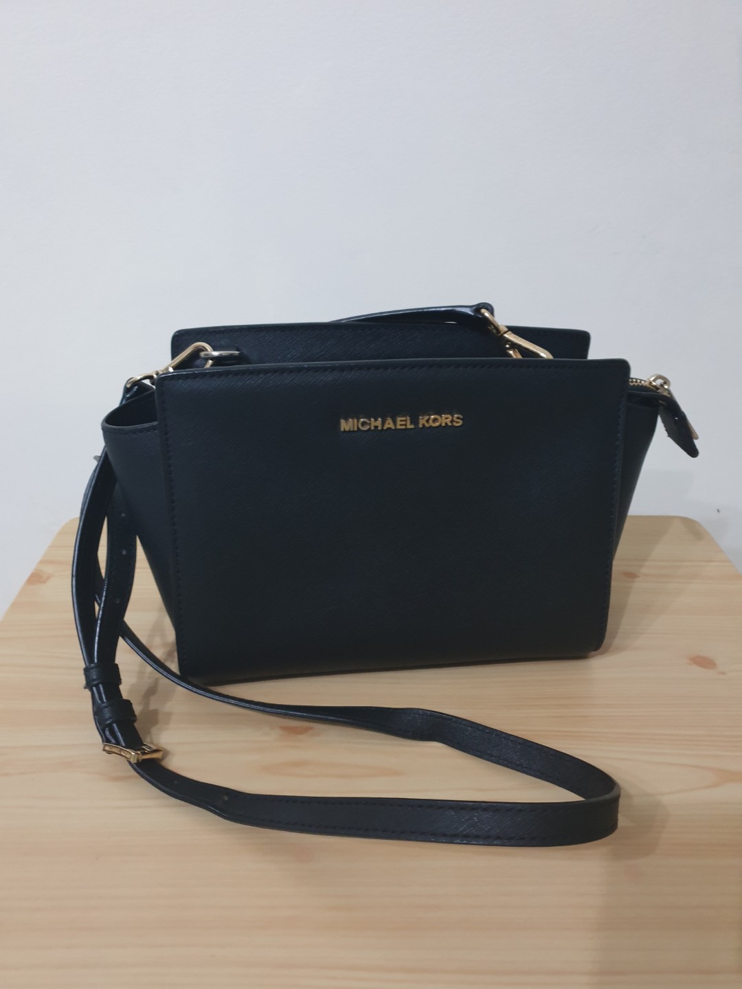 michael kors sling bag original price