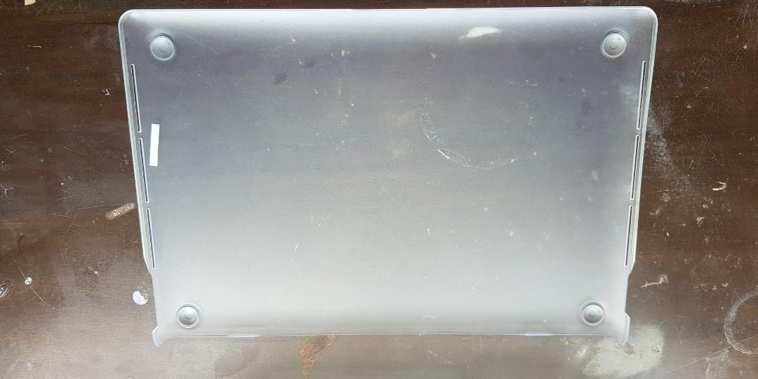 Moshi iglaze Macbook Pro 15" 2015 case with touchbar (Category: Laptops & Notebooks) located in San Juan City. Submitted by paocastee (Listing ID 216542215, Image 3). Description: Decluttering No more use No Cracks light Scratches 2 missing glides.
