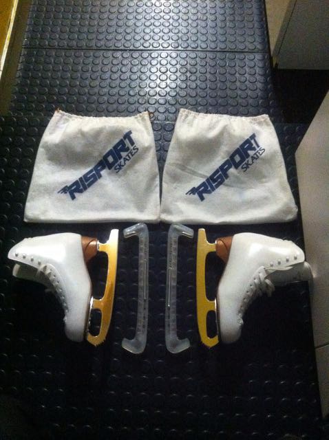 Reprice Sepatu Ice Skating Olah Raga Baju Olahraga Di Carousell