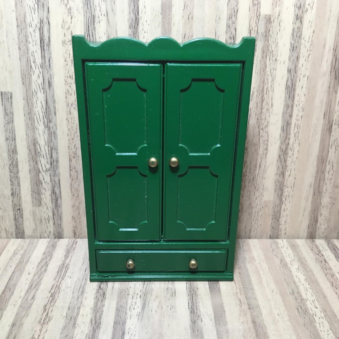 Sylvanian Families Vintage Green Wardrobe, Hobbies & Toys, Toys & Games