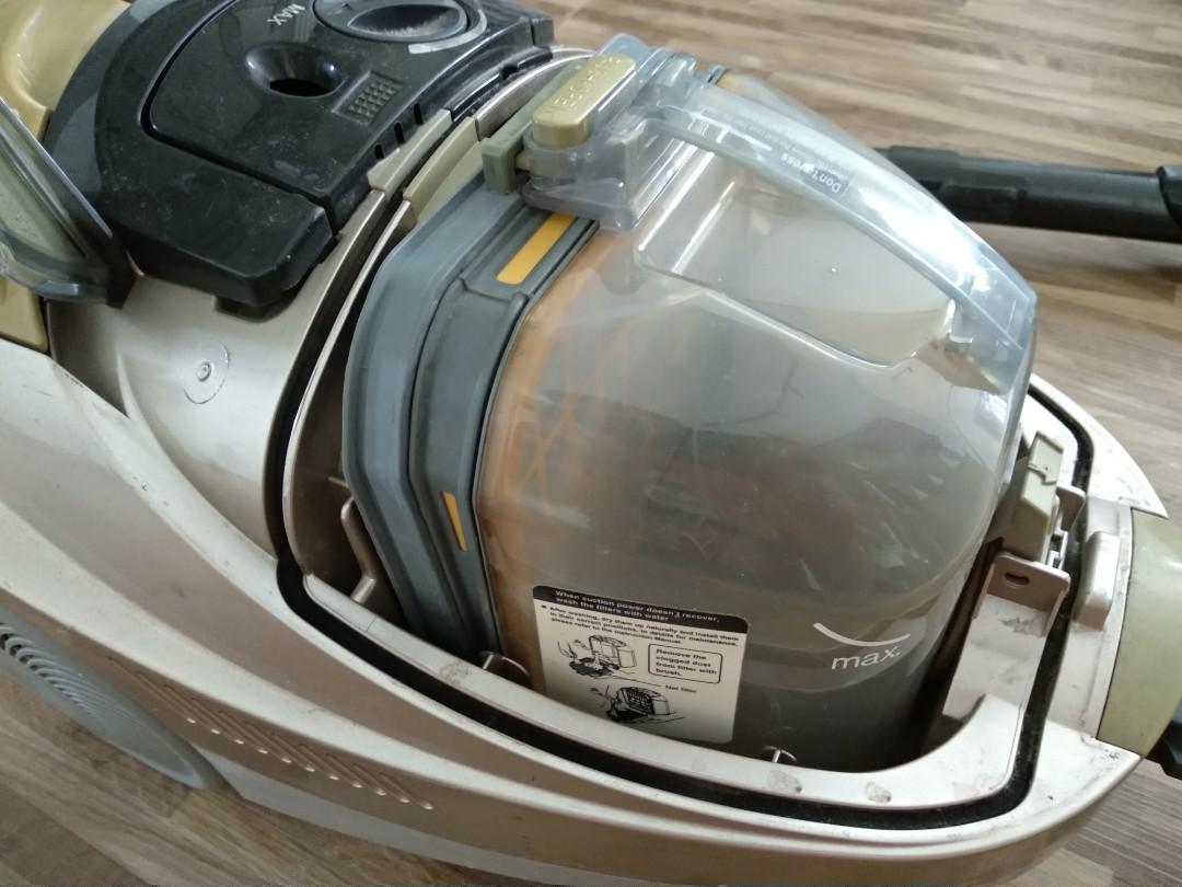 Hitachi bagless Vacuum Cleaner 2000W CVSH20V , TV & Home Appliances, Vacuum Cleaner