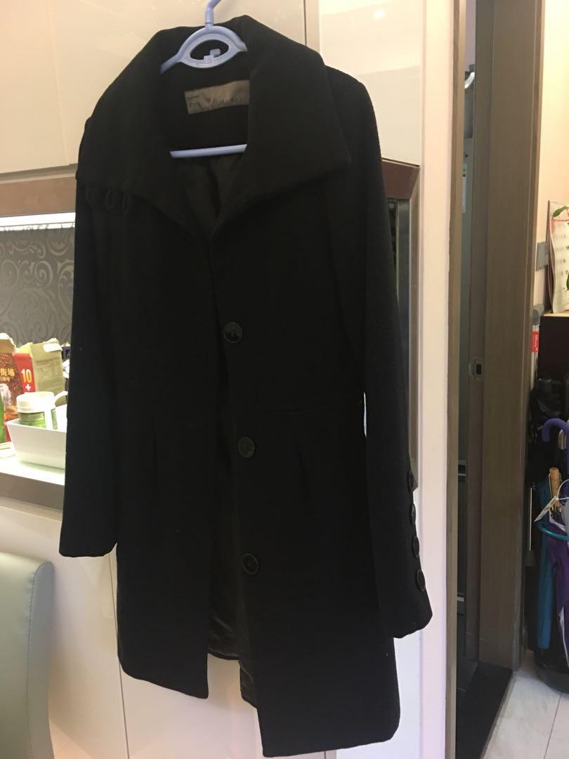 Zara Basic Black Jacket （分類：外套及戶外衣服）位於 Hong Kong。 由 jkeelee 提交（商品編號 170878287，圖片 1）。簡介： Zara Basic Black Jacket 冬天保暖 容易配搭 。