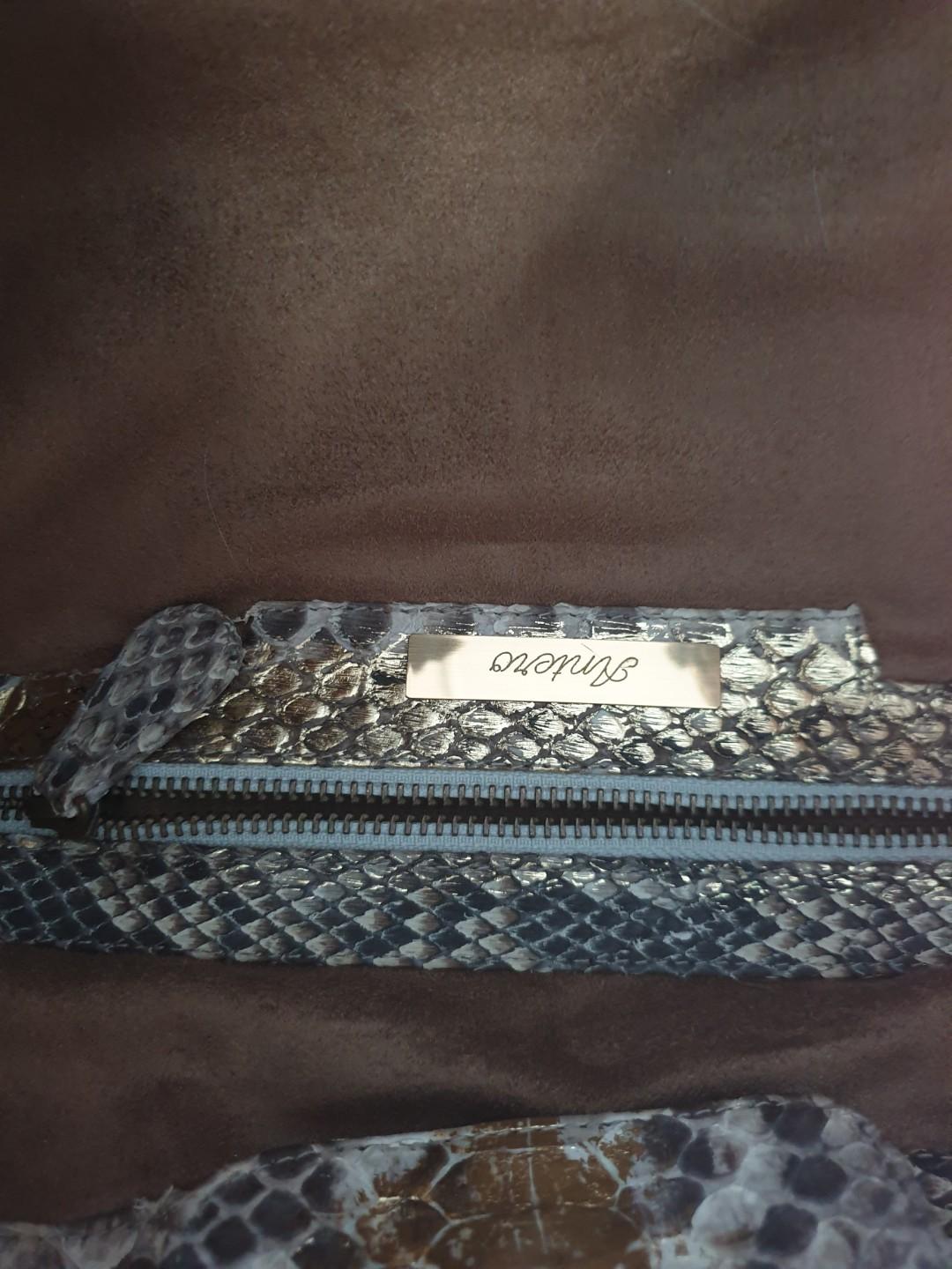 Authentic Python Skin Handbag (Category: Bags & Wallets) located in Singapore. Submitted by eqotrove (Listing ID 216682559, Image 3). Description: 100% AUTHENTIC PYTHON SKIN HANDBAG Used ONLY Once Bag Still is GOOD condition Dust bag is in bad condition due to storage DM me the location and price :).