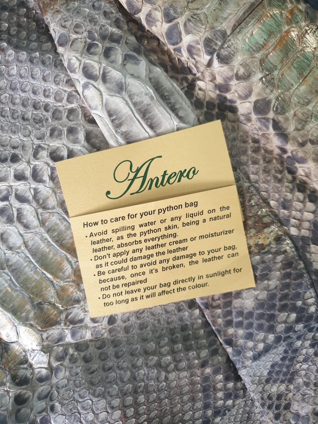 Authentic Python Skin Handbag (Category: Bags & Wallets) located in Singapore. Submitted by eqotrove (Listing ID 216682559, Image 1). Description: 100% AUTHENTIC PYTHON SKIN HANDBAG Used ONLY Once Bag Still is GOOD condition Dust bag is in bad condition due to storage DM me the location and price :).