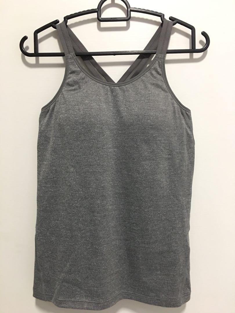 Braless uniqlo, Women's Fashion, Tops, Sleeveless on Carousell