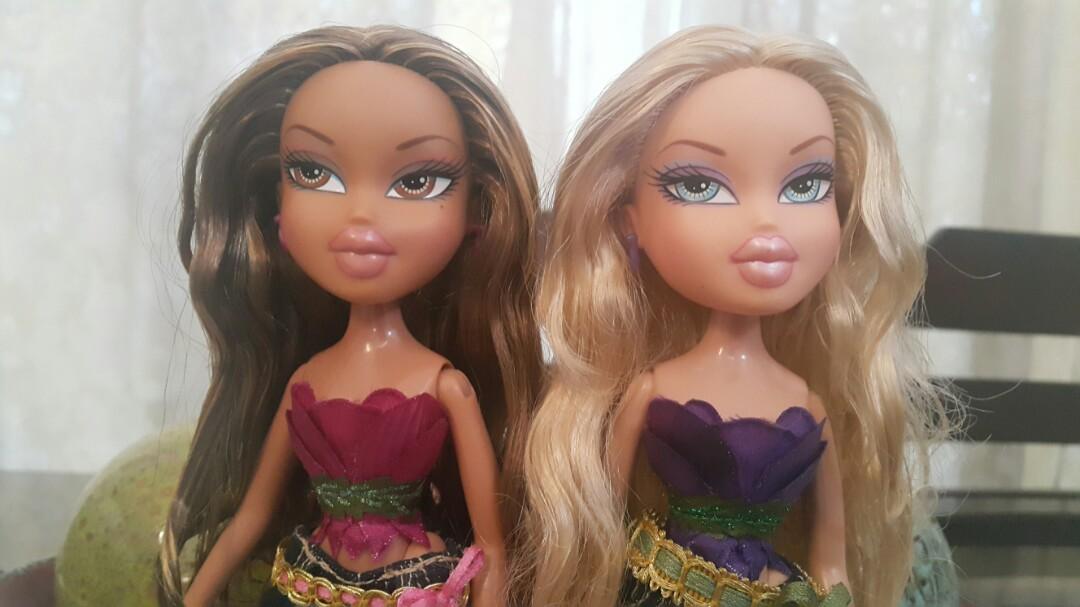 2 bratz dolls