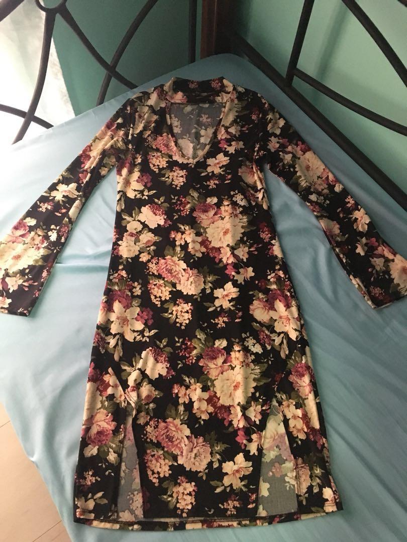 Choker floral dress (Category: Dresses) located in Paranaque City. Submitted by conrich (Listing ID 216710914, Image 3). Description: Used once on my grandparents golden anniversary. Bought in the US. Stretchable material and elegantly sexy. The beauty is in the details. Choker type neckline. Please see pictures for details..