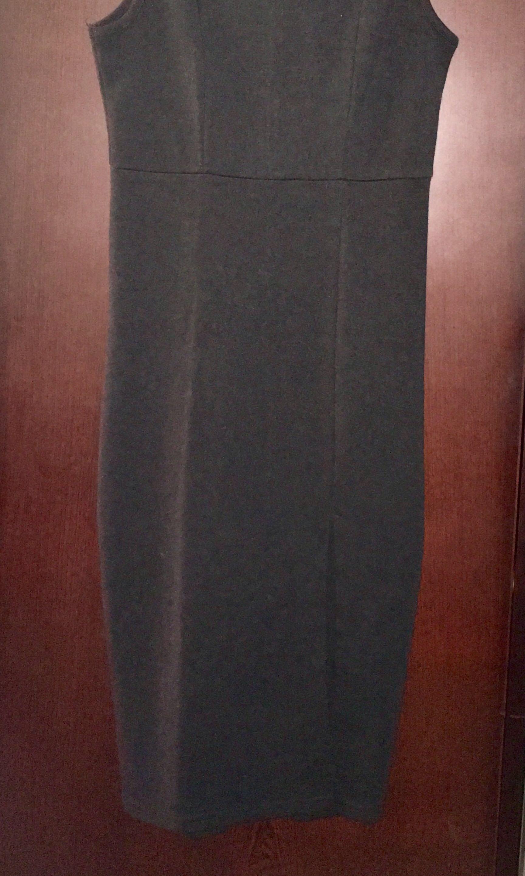 Elegant black dress (Category: Evening dresses & gowns) located in Paranaque City. Submitted by conrich (Listing ID 216695181, Image 2). Description: Elegant black dress for the office or a night out. I’m 5’6 tall and this dress falls nicely just below the knee. 12.5 inch slit on the left side of the dress. Semi turtle neck. Body-hugging. Makes you look shapely. Worn twice. *accessories in pictures not for sale*.