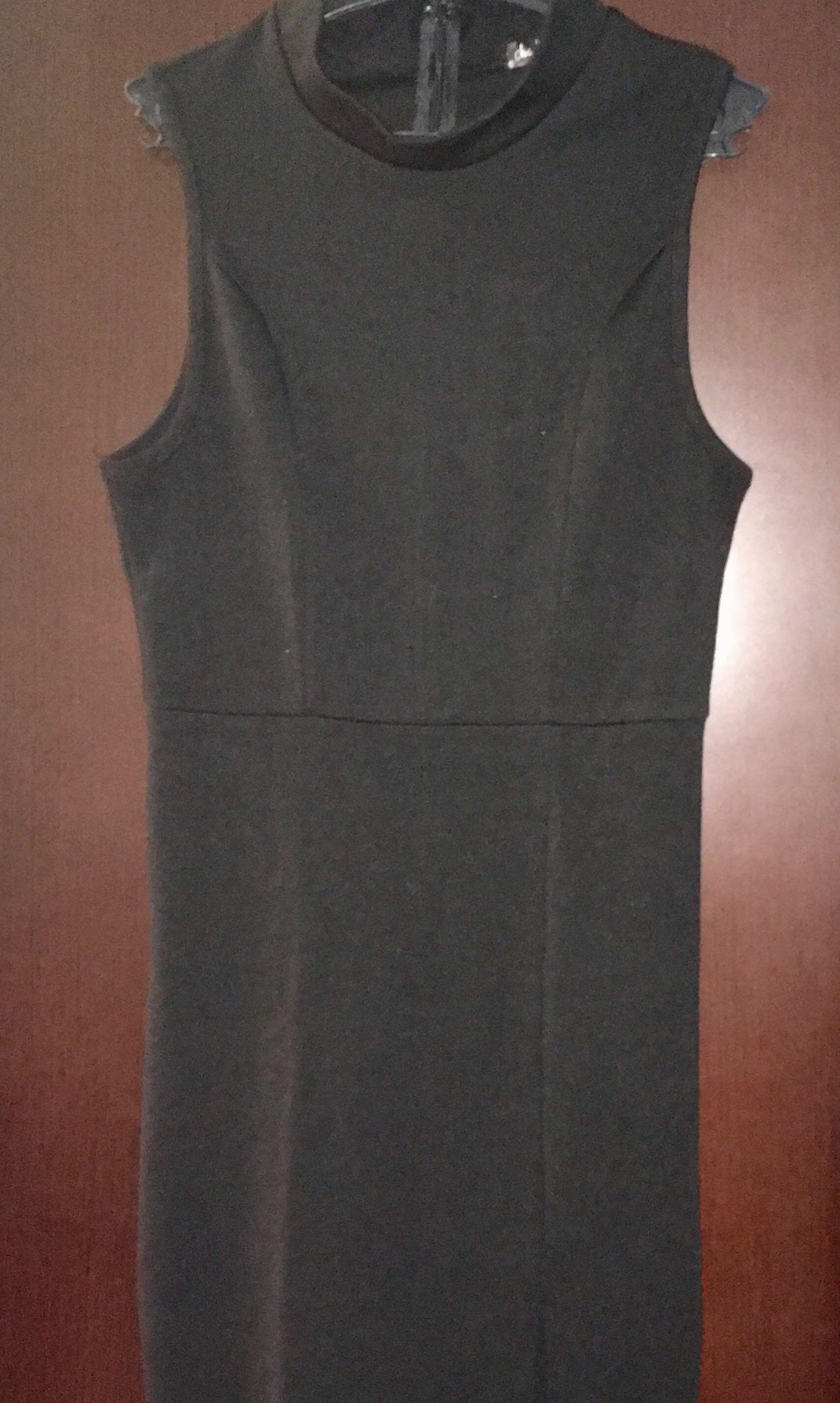 Elegant black dress (Category: Evening dresses & gowns) located in Paranaque City. Submitted by conrich (Listing ID 216695181, Image 1). Description: Elegant black dress for the office or a night out. I’m 5’6 tall and this dress falls nicely just below the knee. 12.5 inch slit on the left side of the dress. Semi turtle neck. Body-hugging. Makes you look shapely. Worn twice. *accessories in pictures not for sale*.