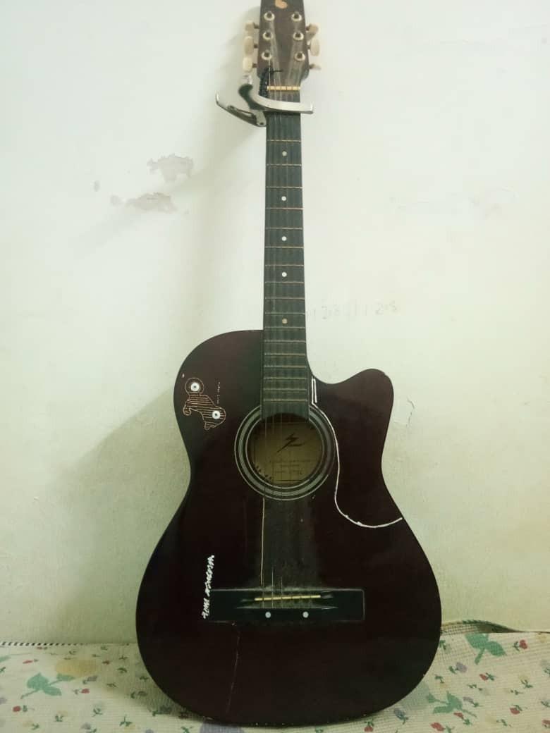 Gitar second 2025 hand untuk dijual