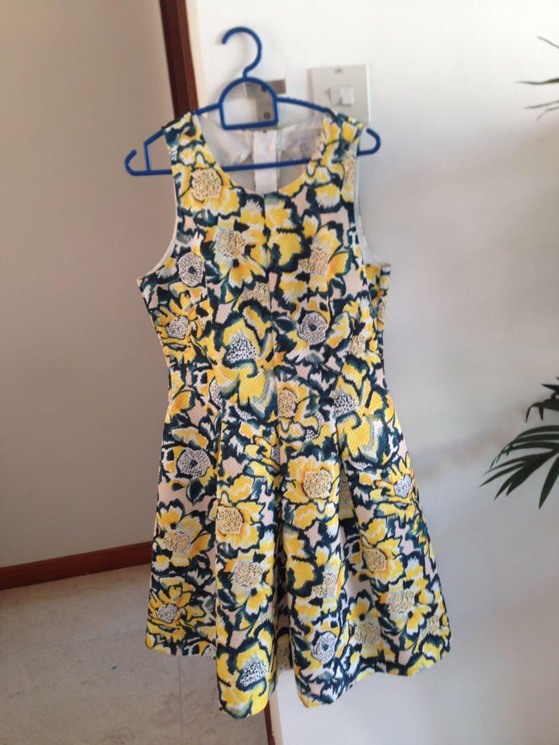 H M Sunflower Dress With Sexy Back Cutout And Metallic Zip Women S Fashion Clothes Dresses Skirts On Carousell