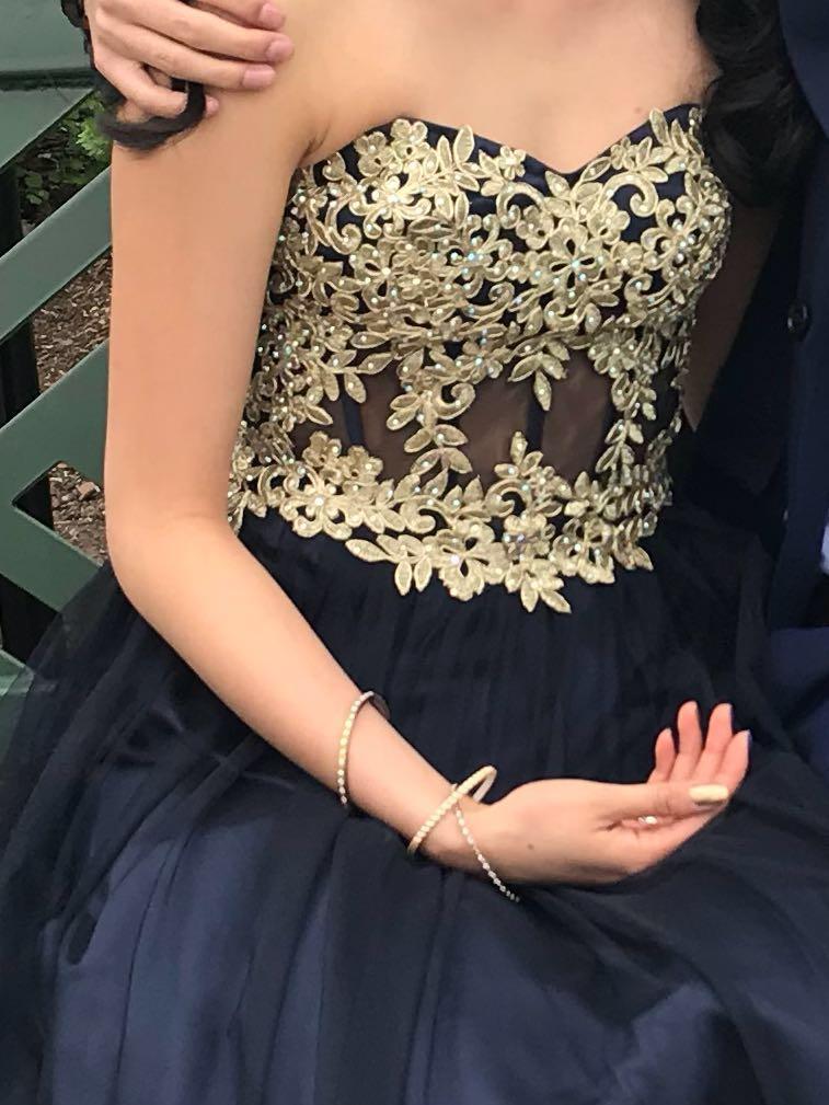 Laura prom best sale dresses 2019