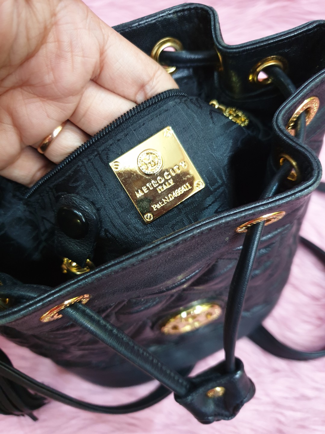 Metrocity Mini Bucket Sling Bag, Luxury, Bags & Wallets on Carousell