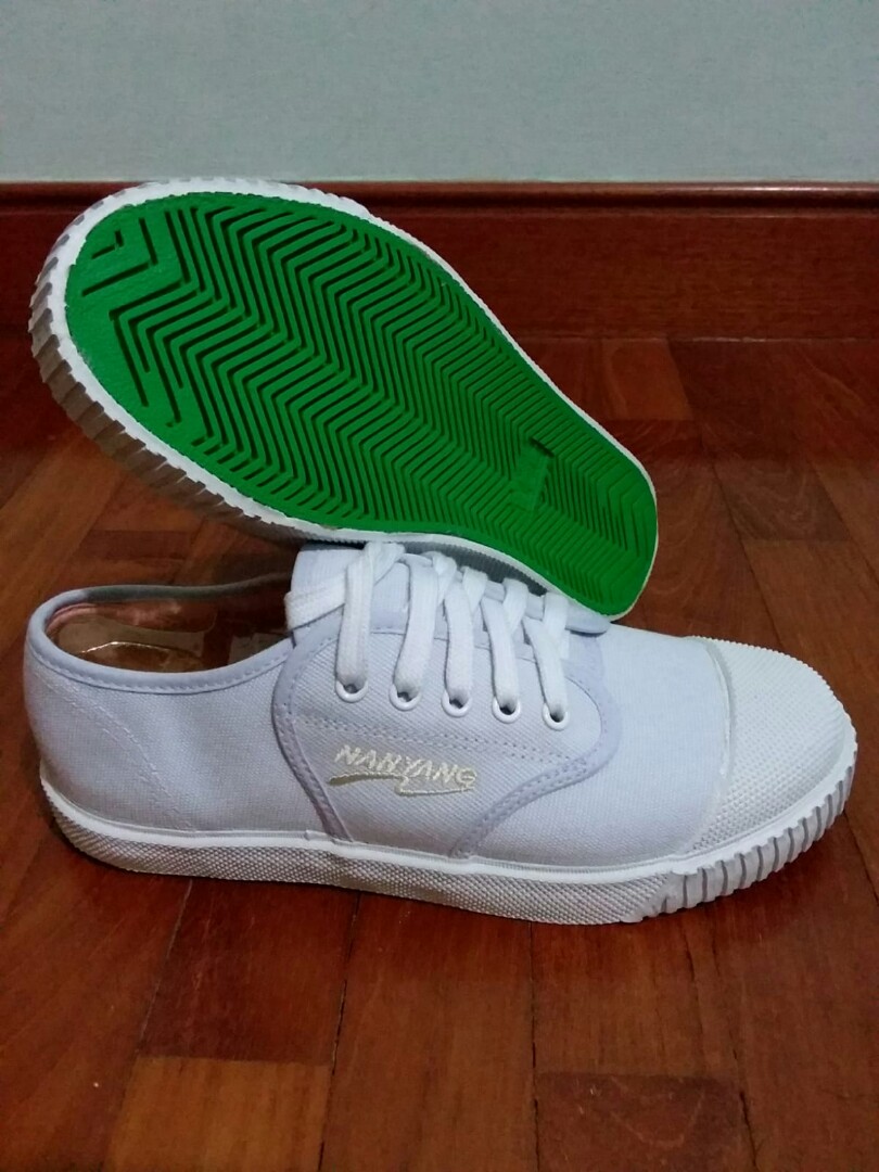 Nanyang White Shoes, Men's Fashion 