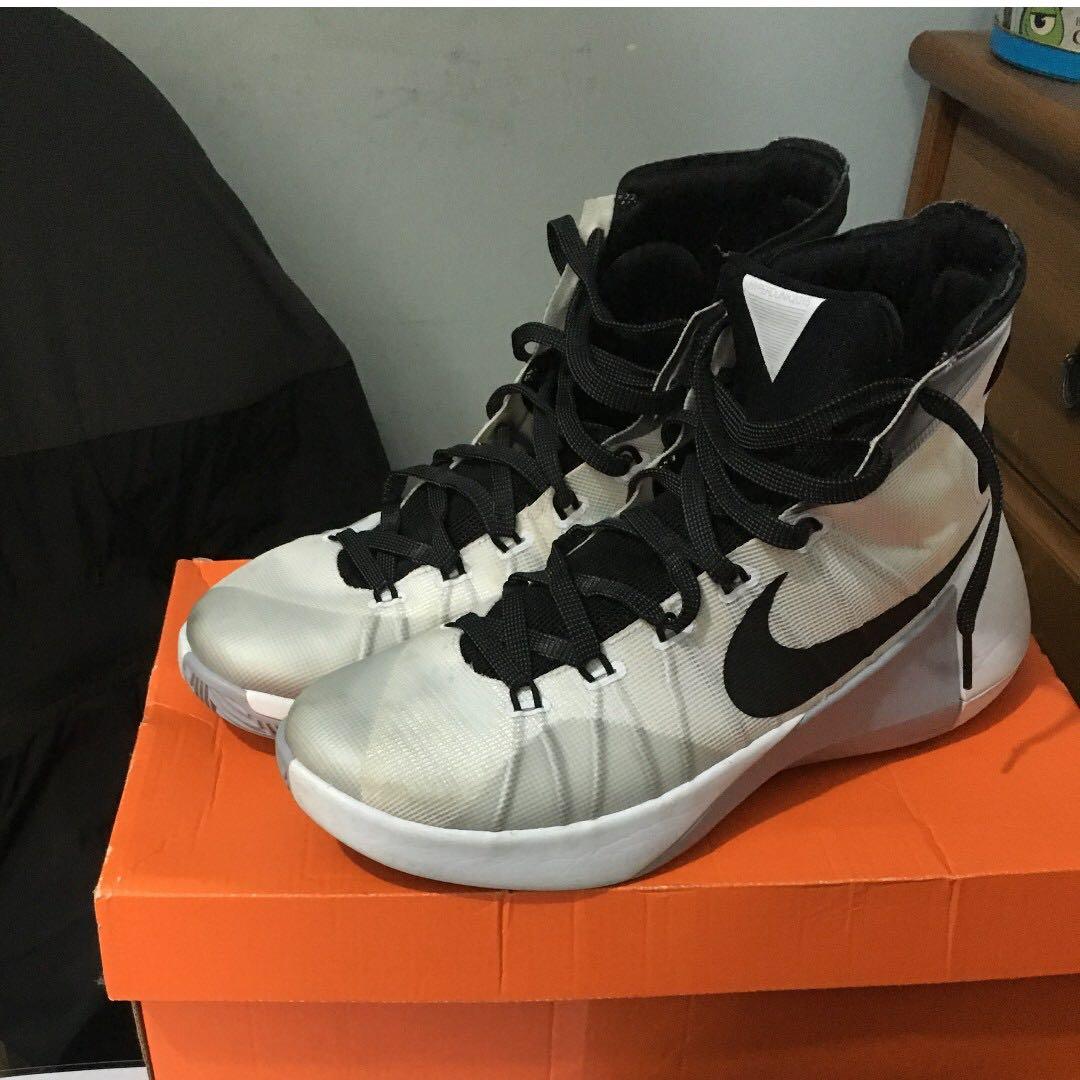 nike store opening times