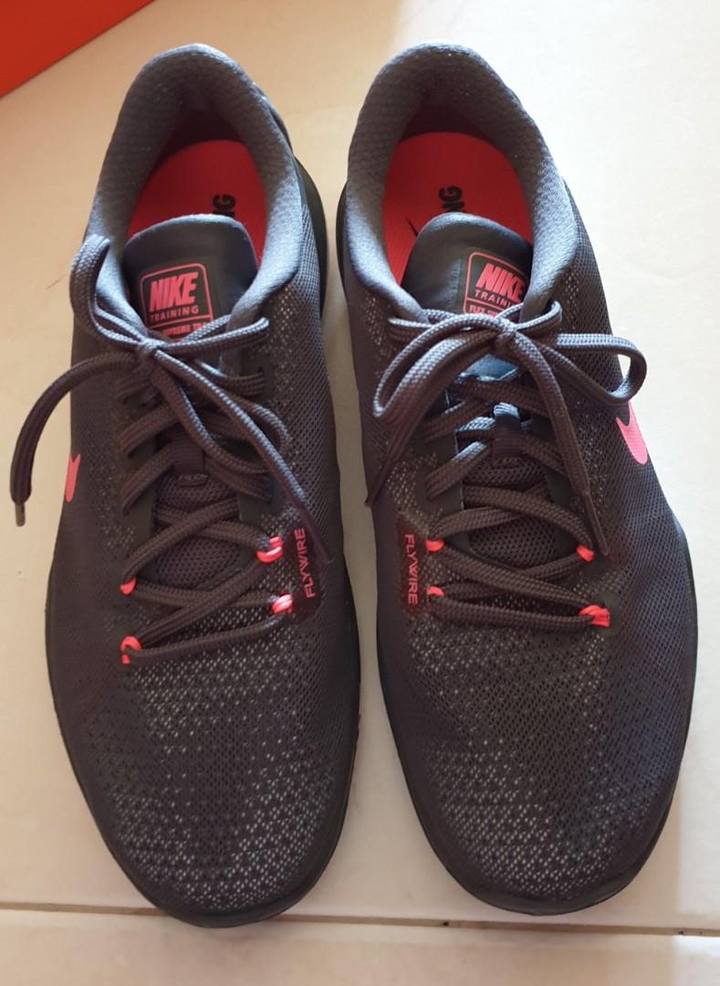 NIKE Women s Flex Supreme TR 5 Cross Training Gym Shoes Size US