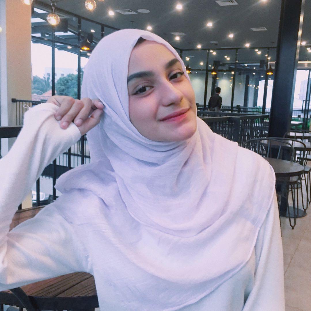 Pashmina Kusut Crinkle Shawl Putih Fesyen Wanita Muslim Fashion Syal Di Carousell Label tombol ribbon:harga nego hubungi salesharga nego baca selengkapnya beberapa tips anti kusam dan lusuh hanya dengan hijab pashmina putih. pashmina kusut crinkle shawl putih