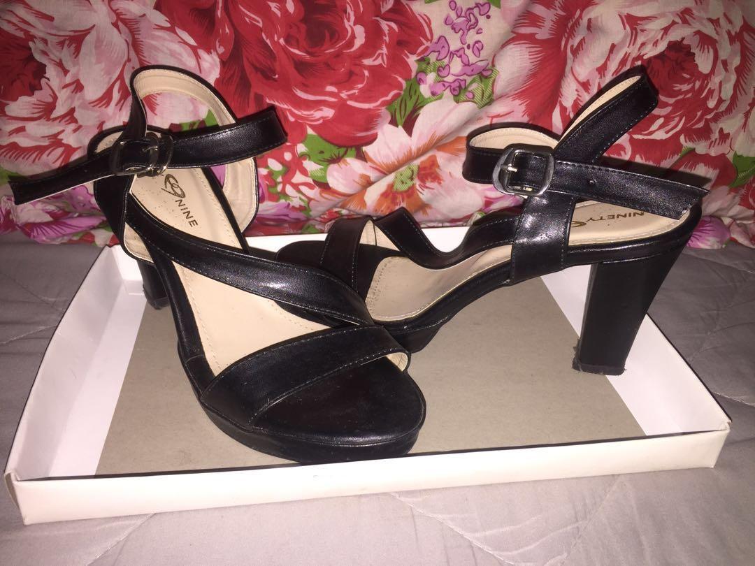 Sepatu Heels Wisuda Fesyen Wanita Sepatu Di Carousell