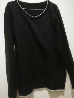 Sweater hitam