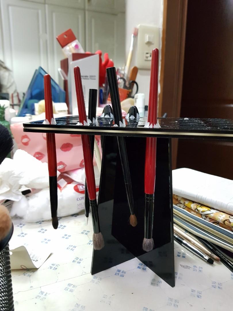 24-Piece Make Up Brush Holder/Dryer Stand (Category: Makeup) located in Pasig City. Submitted by clothesandthings_ (Listing ID 216824223, Image 2). Description: Acrylic material Minimal swirl marks.