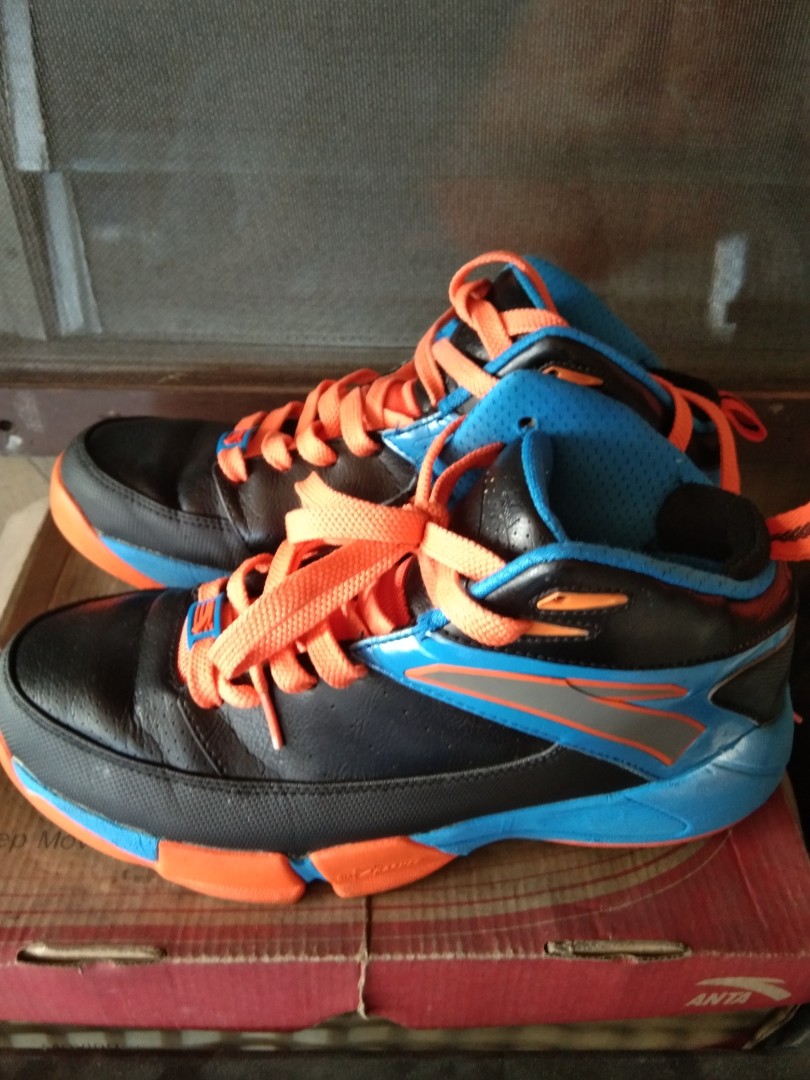 who wears anta shoes in the nba