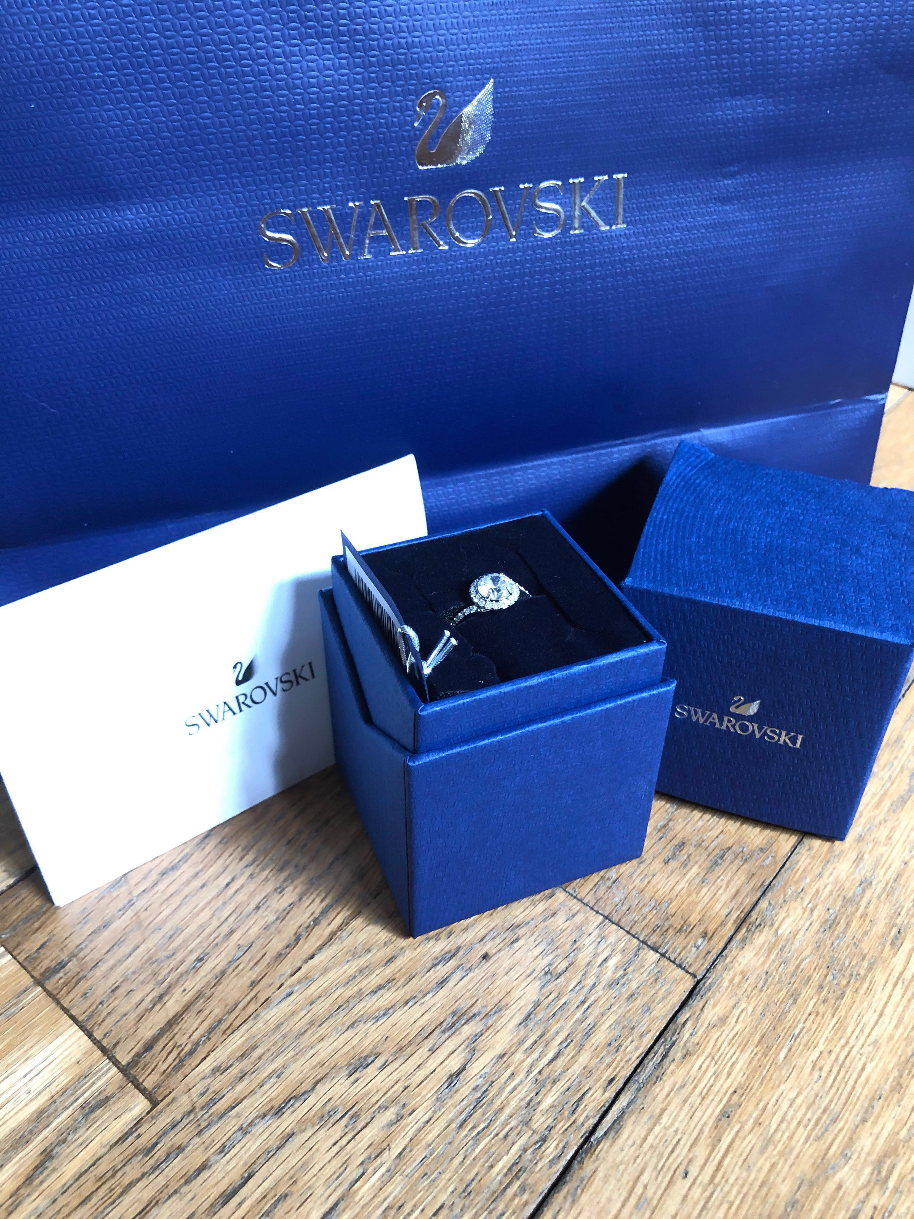 Swarovski attract swirl ring outlet
